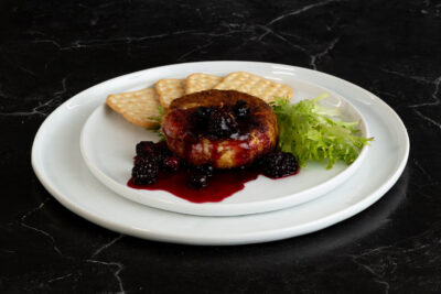 Queso camembert gratinado